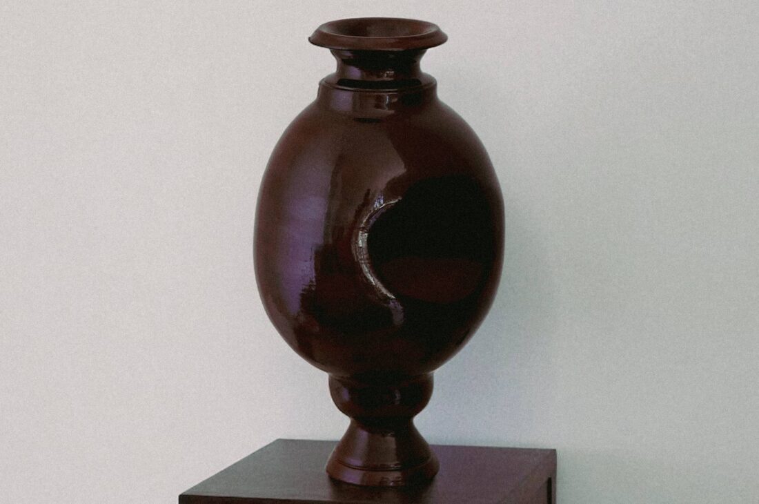GRENAT FONCÉ CERAMIC VASE – III by Gazar Studio